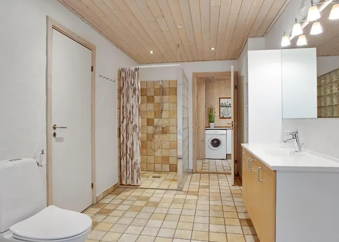 Stunning In With Kitchen Сasa de vacaciones *